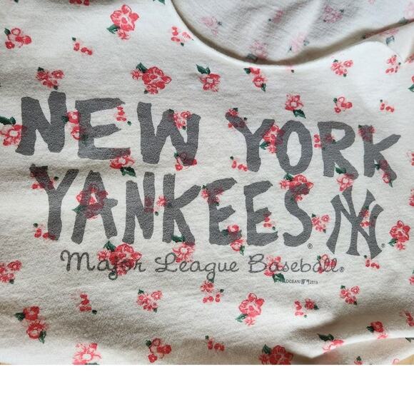 New York Yankees 2013 Baseball MLB Cropped Lightweight Floral Shirt Size Large - Picture 5 of 6